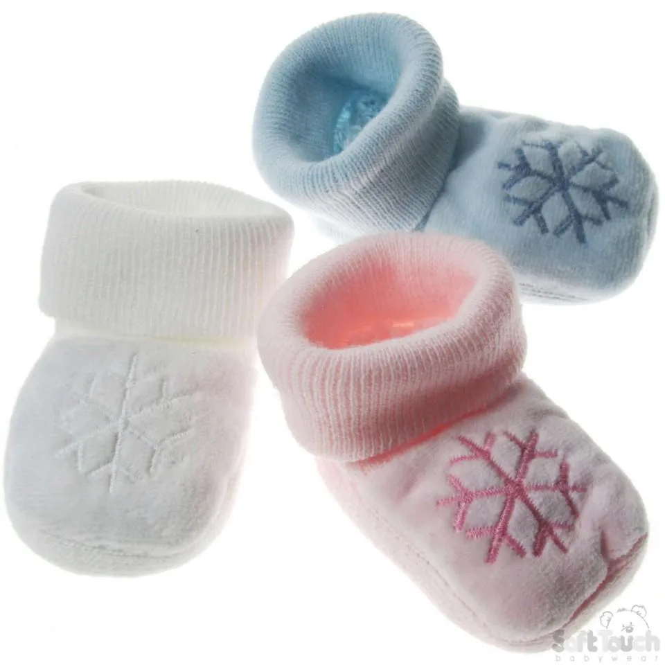 ACRYLIC POM-POM BABY BOOTEES: S410