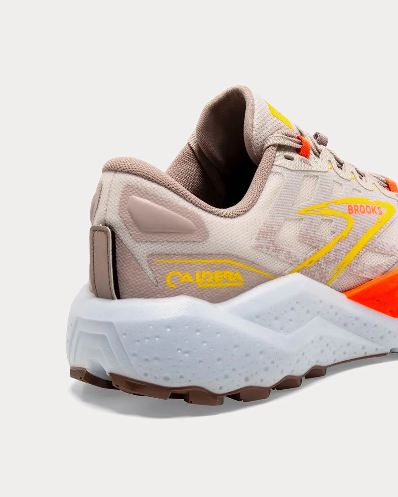Caldera 7 White Sand / Chateau Gray / Yellow Running Shoes
