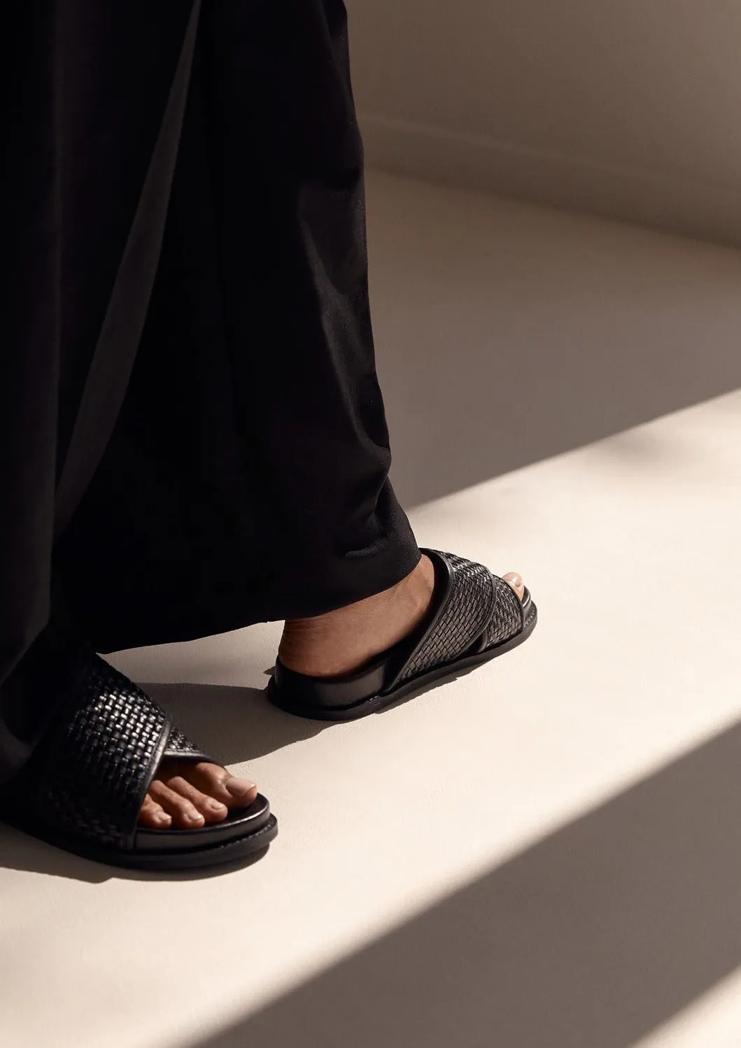 Woven Crossover Slide Black